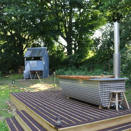 Shepherd'S Delight - Shepherd'S Hut With Hot Tub Campsite