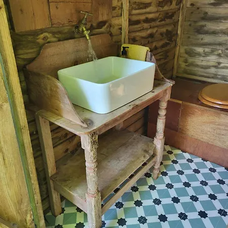 Shepherd'S Delight - Shepherd'S Hut With Hot Tub Campsite